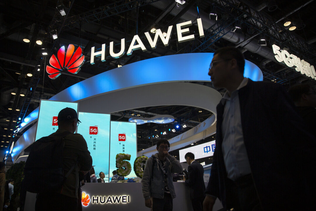 Οι οδηγίες της ΕΕ για εξοπλισμό 5G δεν αποκλείουν την Huawei