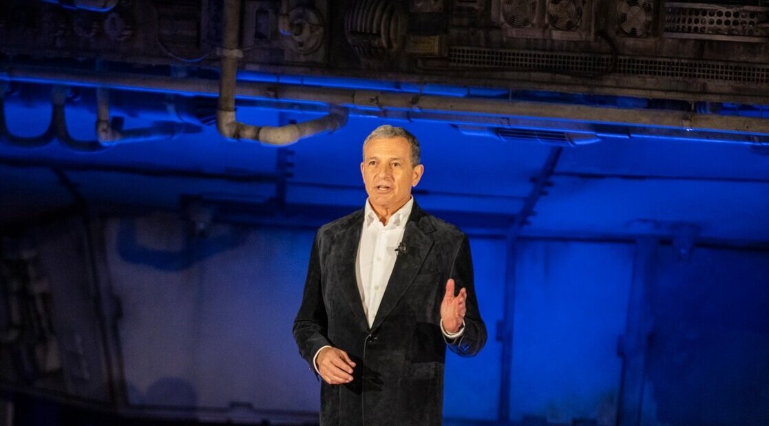 Αποσύρεται ο CEO της Disney, Robert Iger