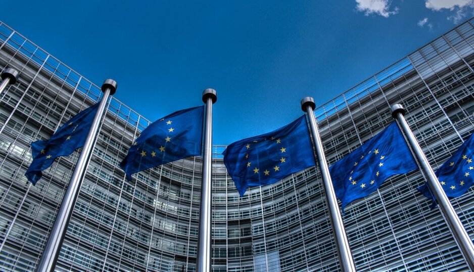Η Ευρωπαϊκή Επιτροπή θέλει να περιορίσει τον έλεγχο των Αμερικανικών εταιριών στον κλάδο της τεχνολογίας