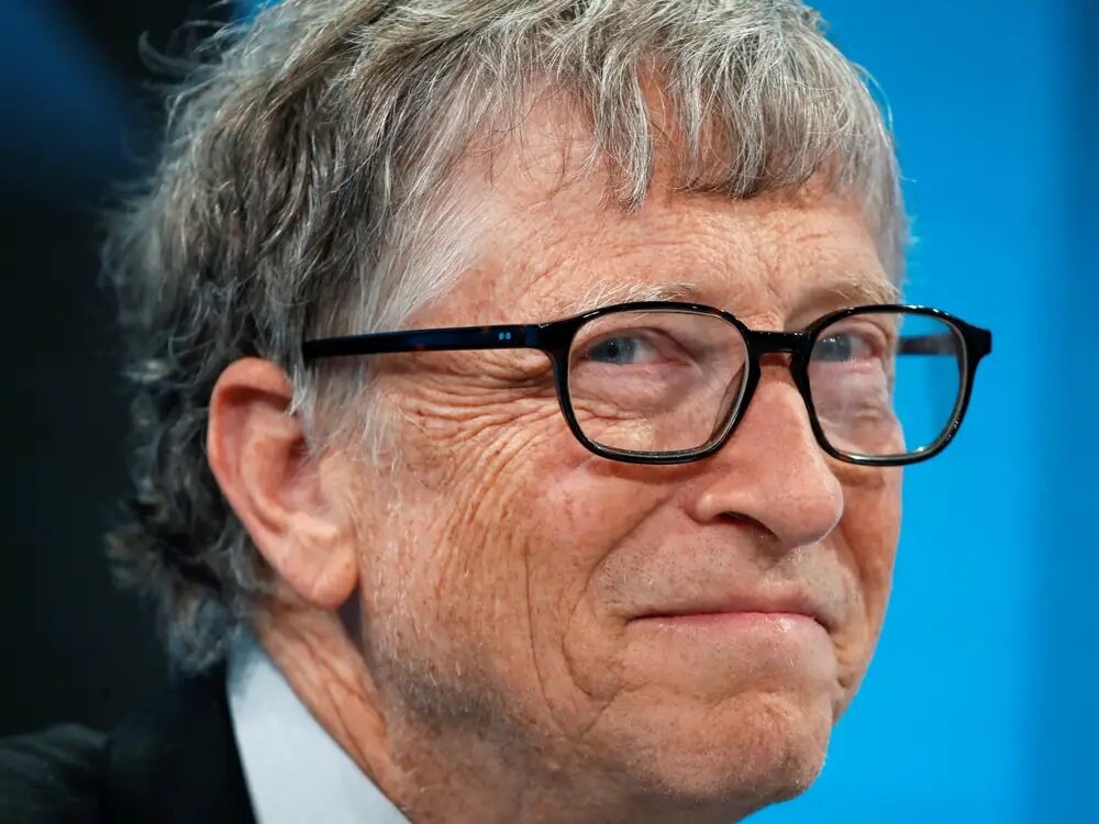Ο Bill Gates χρηματοδοτεί εργοστάσια για 7 υποψήφια εμβόλια για τον κορωνοϊό