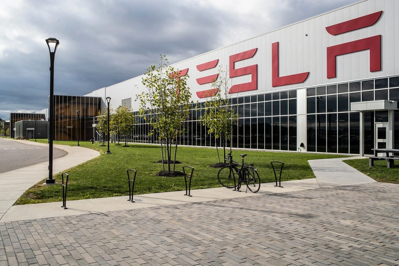 Η Tesla κατασκεύασε ventilator με εξαρτήματα από το Model 3
