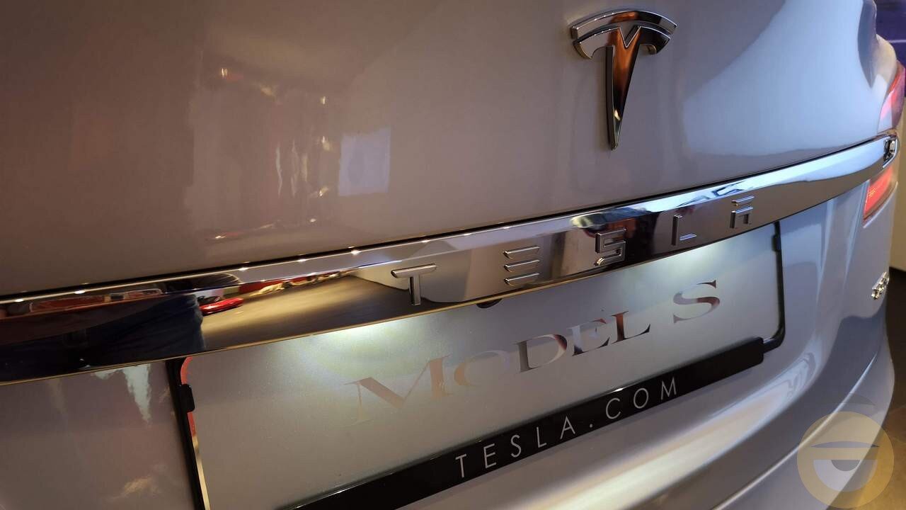 Η Tesla θα διαθέσει σύντομα τα ηλεκτρικά αυτοκίνητά της και στην Ελλάδα