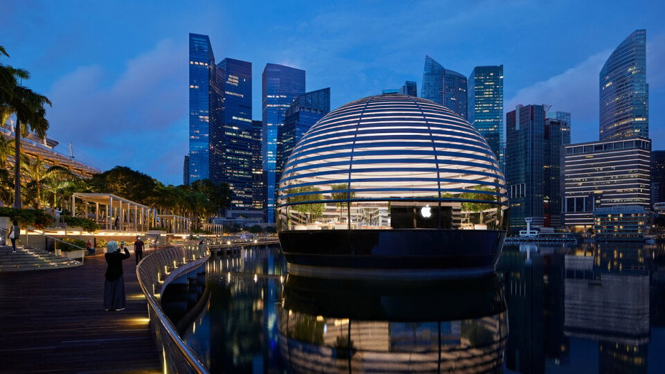 Η Apple εγκαινιάζει πλωτό κατάστημα στην Σιγκαπούρη