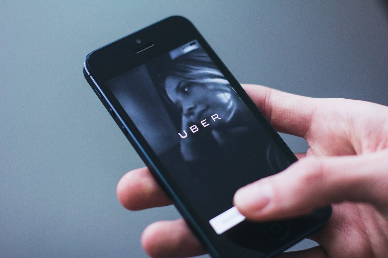 Η Uber εξετάζει το ενδεχόμενο εξαγοράς της Free Now στην οποία ανήκει η Beat