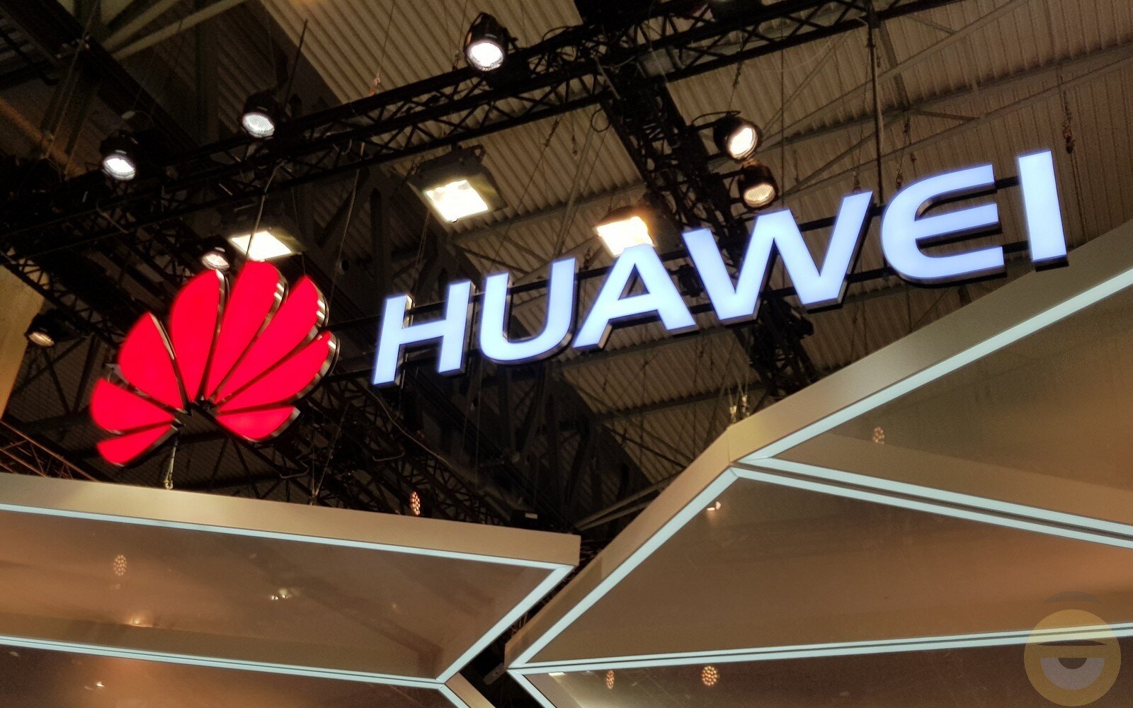 Περισσότερες πληροφορίες για "Η Qualcomm μπορεί πλέον να προμηθεύει τη Huawei με τσιπ"