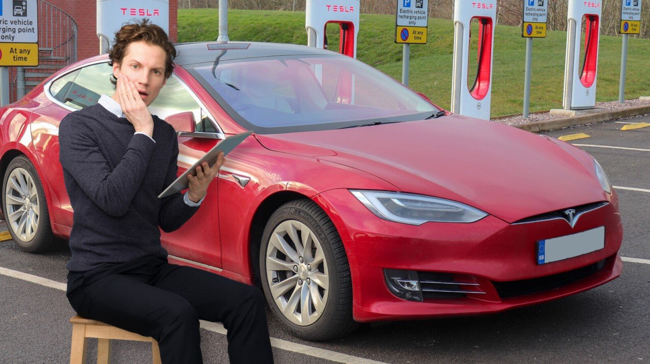 Η Tesla ανακαλεί 9.500 αυτοκίνητα για θέματα που αφορούν το τιμόνι & την οροφή