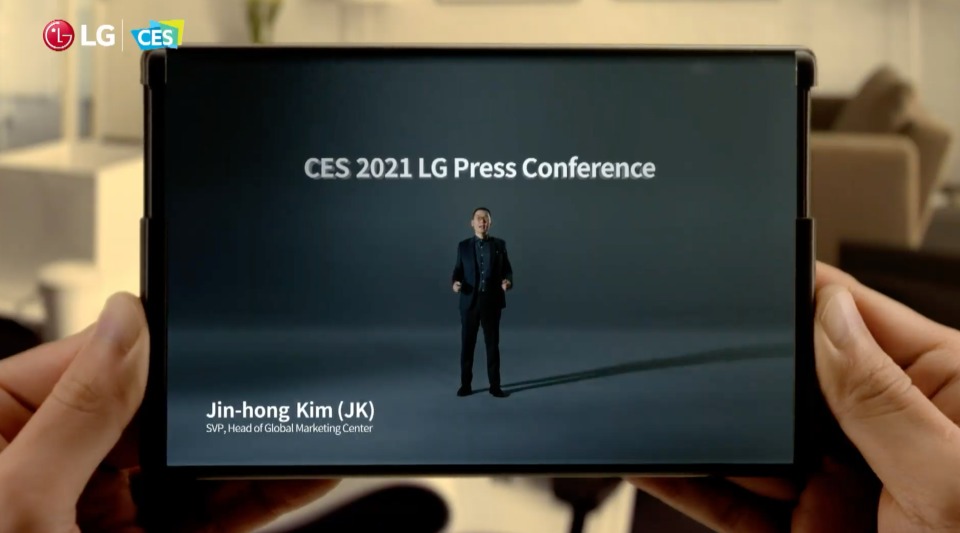 Η LG θα κυκλοφορήσει φέτος το πρώτο smartphone με οθόνη που θα ξετυλίγεται