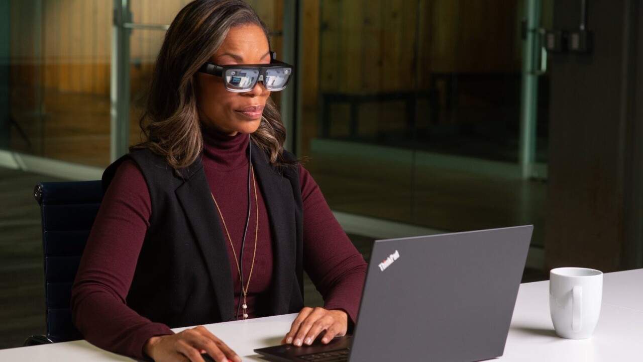 Περισσότερες πληροφορίες για "Τα νέα AR γυαλιά της Lenovo προβάλουν πέντε εικονικά monitor ταυτόχρονα"