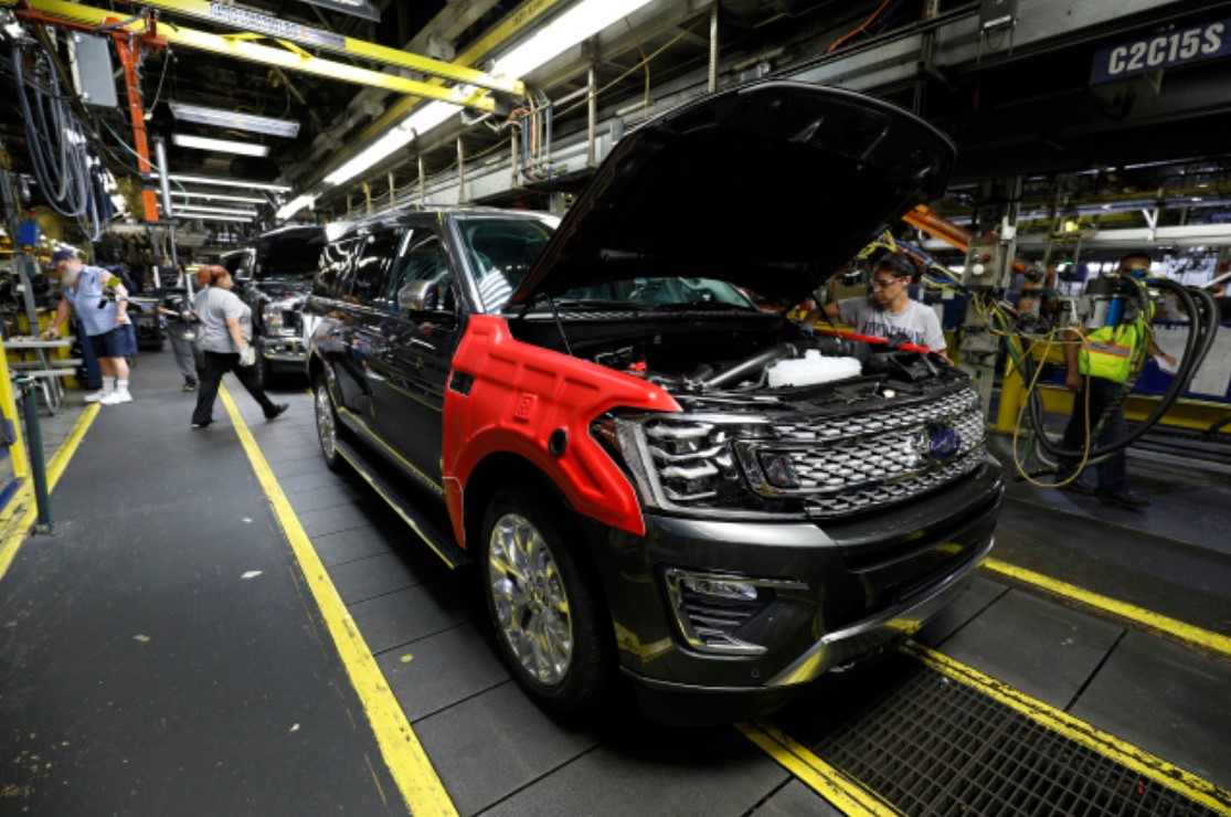 Ford & Nissan μειώνουν την παραγωγή οχημάτων λόγω ελλείψεων σε chips