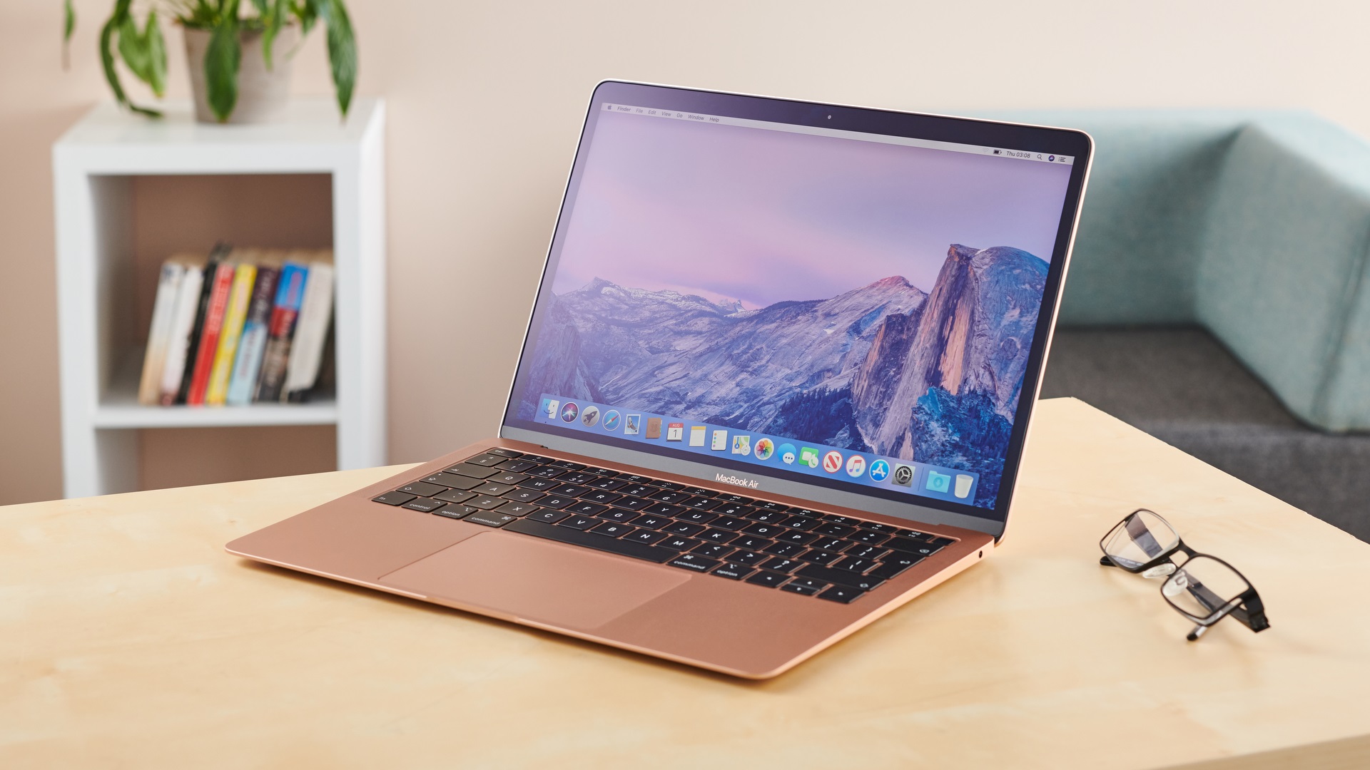 Η Apple θα αλλάξει σχεδιασμό στο MacBook Air με τη MagSafe θύρα να επιστρέφει