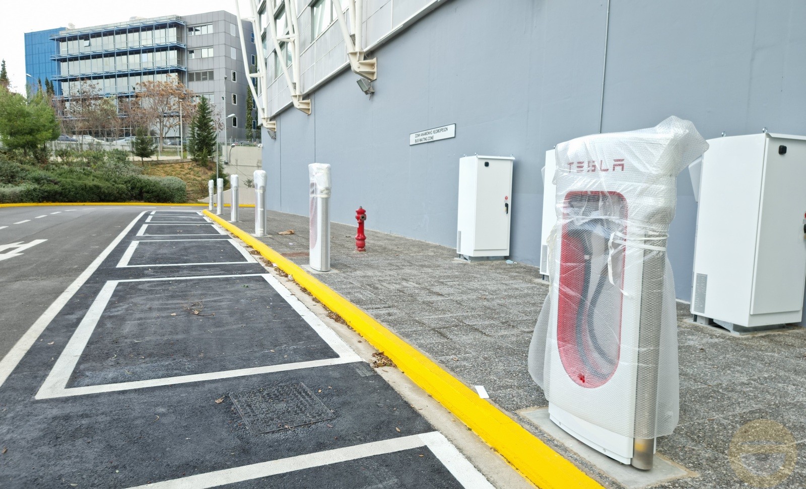 Εγκαταστάθηκαν οι πρώτοι Tesla Superchargers στην Αθήνα