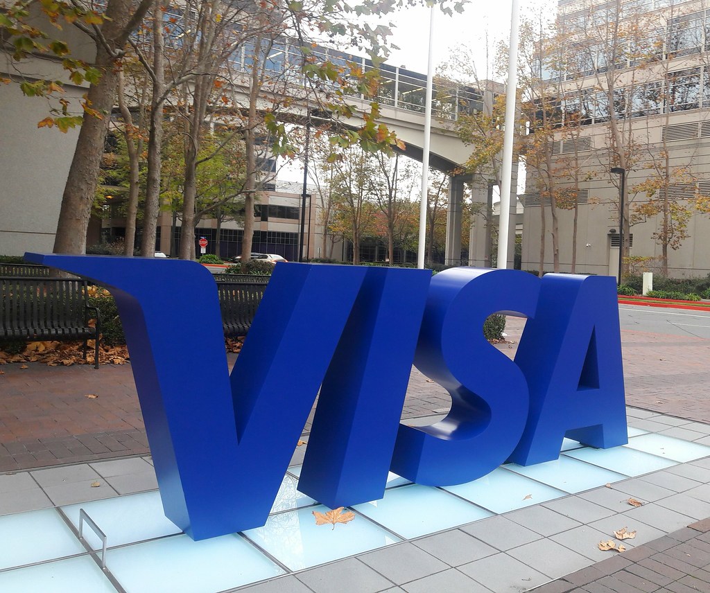 H Visa εξετάζει το ενδεχόμενο να συμπεριλάβει κρυπτονομίσματα στο δίκτυο πληρωμών της