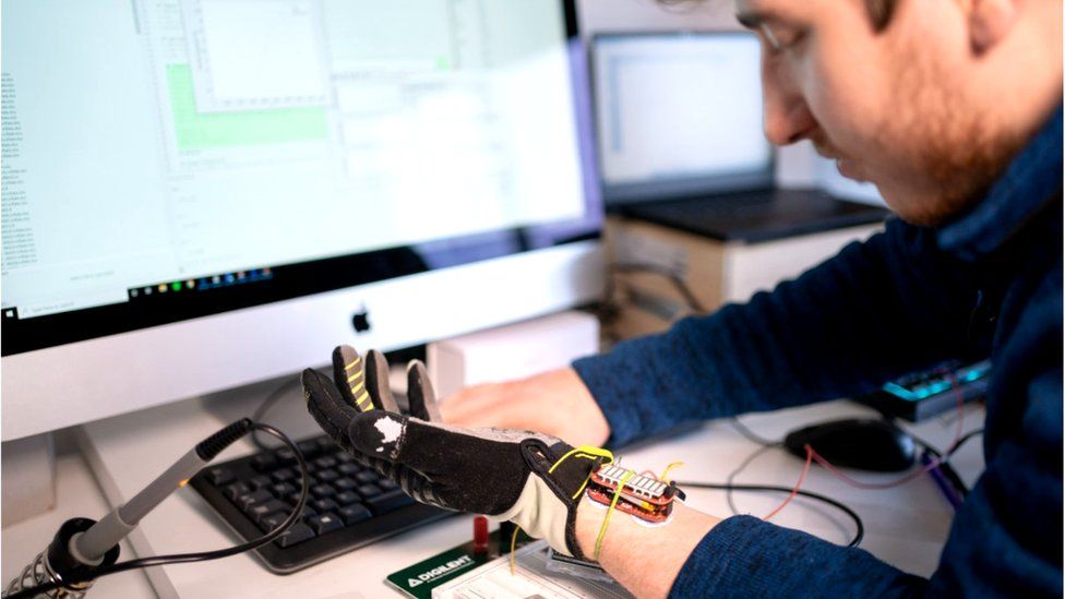 Ρομποτικό γάντι ενίσχυσης της λαβής σχεδίασε μηχανικός στο Εδιμβούργο