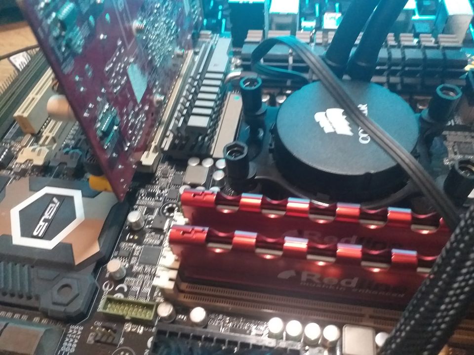 SET FX9370 SABERTOOTH 99FX R.2.0 16 GB 1866 CORSAIR H55 Πλήρη