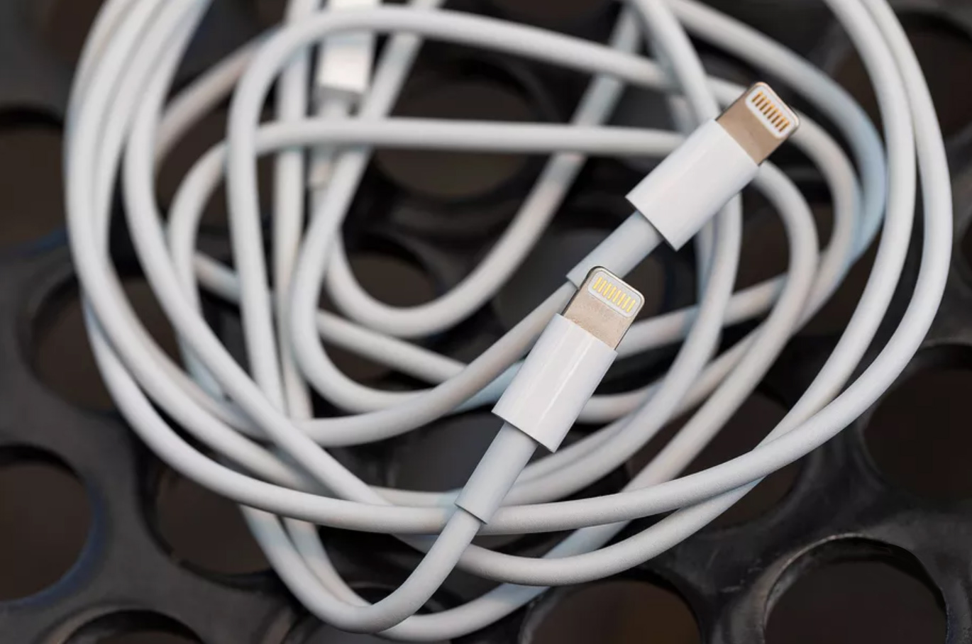Ming-Chi Kuo: Η Apple λέει όχι σε iPhone με USB-C θύρα για το κοντινό μέλλον