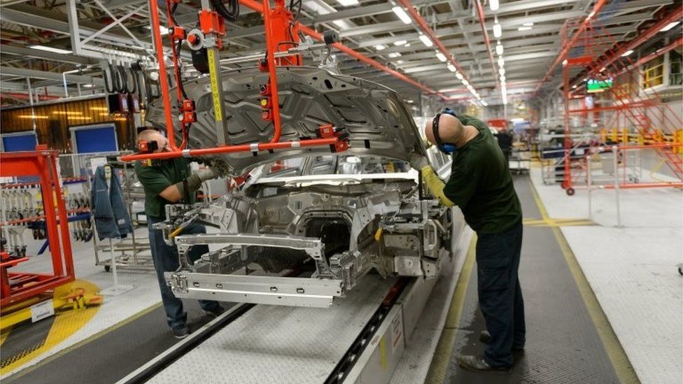 Αναστολή παραγωγής λόγω έλλειψης ημιαγωγών ανακοίνωσε η Jaguar Land Rover