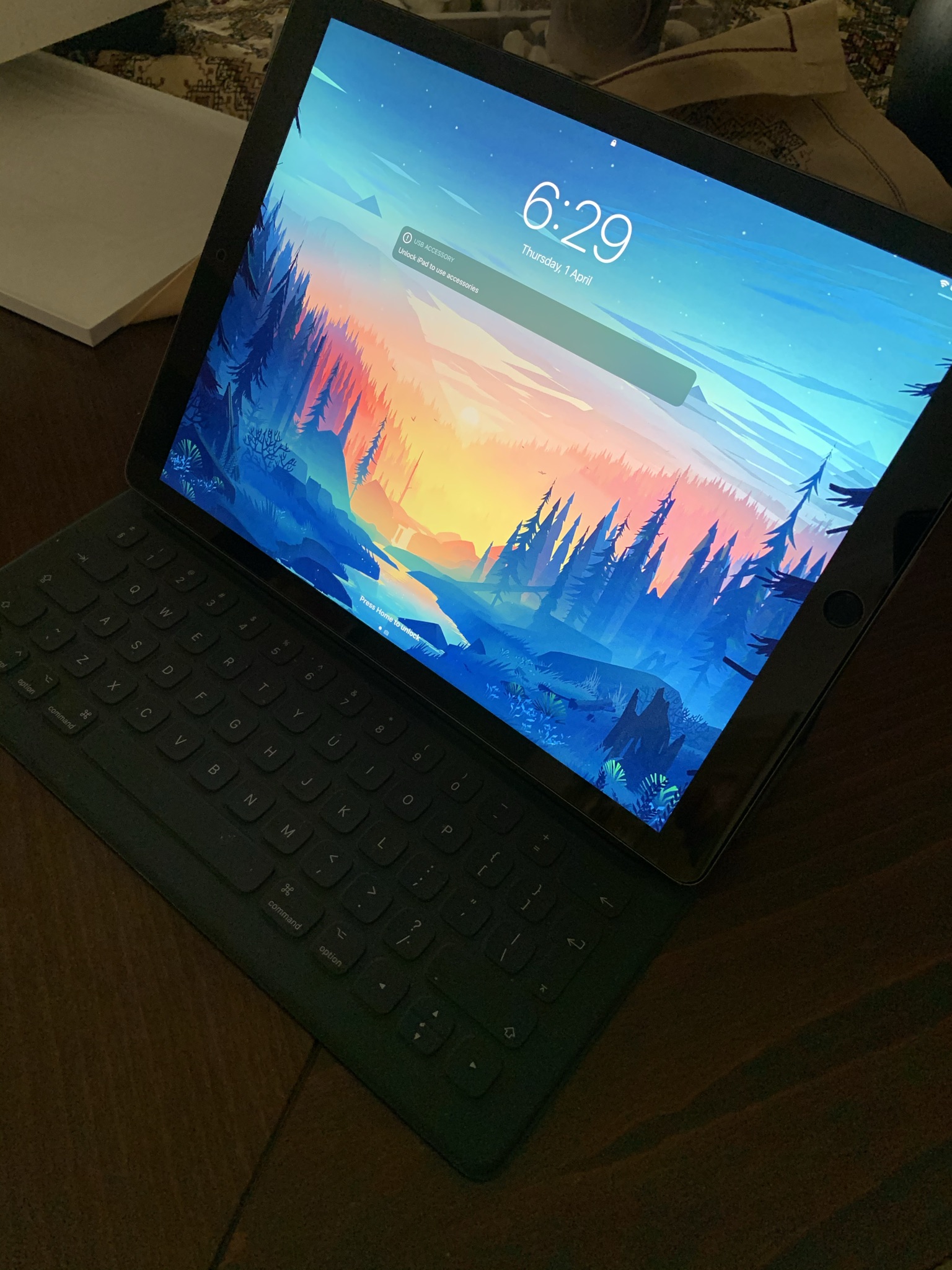 Ipad pro 12 9 2nd gen apple pencil apple smartkeyboard ipad