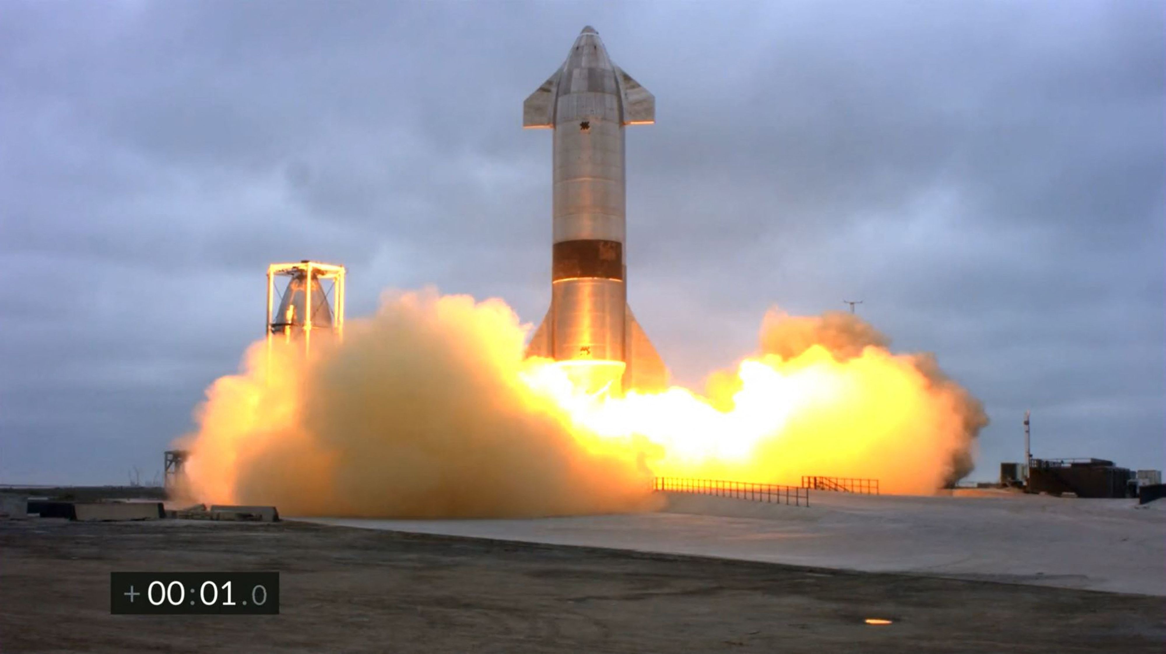 Η SpaceX προσγείωσε με επιτυχία τον SN15