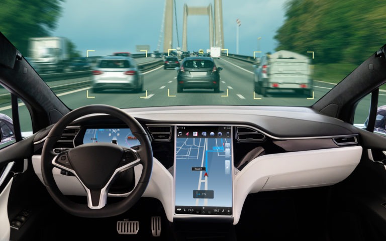 H Tesla συνεχίζει να αναθεωρεί τους ισχυρισμούς της περί πλήρως αυτόνομων αυτοκινήτων