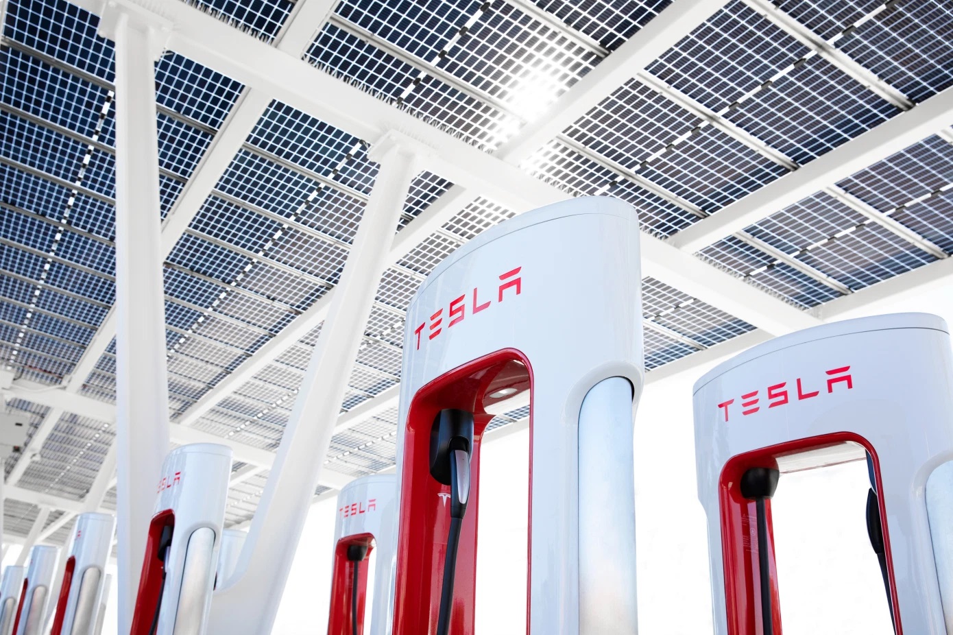 Η Tesla πρόκειται να «ανοίξει» το παγκόσμιο δίκτυο φόρτισης της και σε άλλους κατασκευαστές φέτος