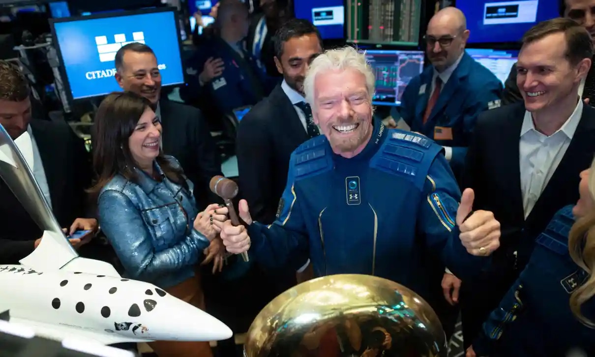 Ο Richard Branson αναμένεται να ταξιδέψει στο διάστημα 9 ημέρες πριν από τον Jeff Bezos