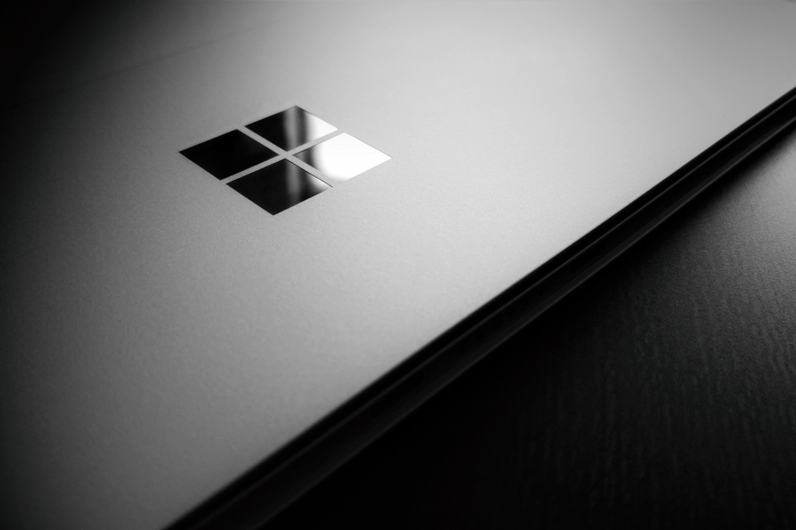 Το επόμενο Microsoft Surface Book φαίνεται να έρχεται με ριζικές σχεδιαστικές αλλαγές