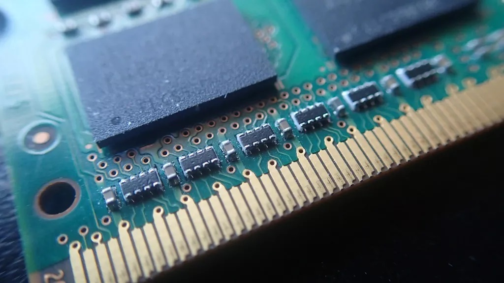 Η Samsung ανακοίνωσε την πρώτη μνήμη 512GB DDR5