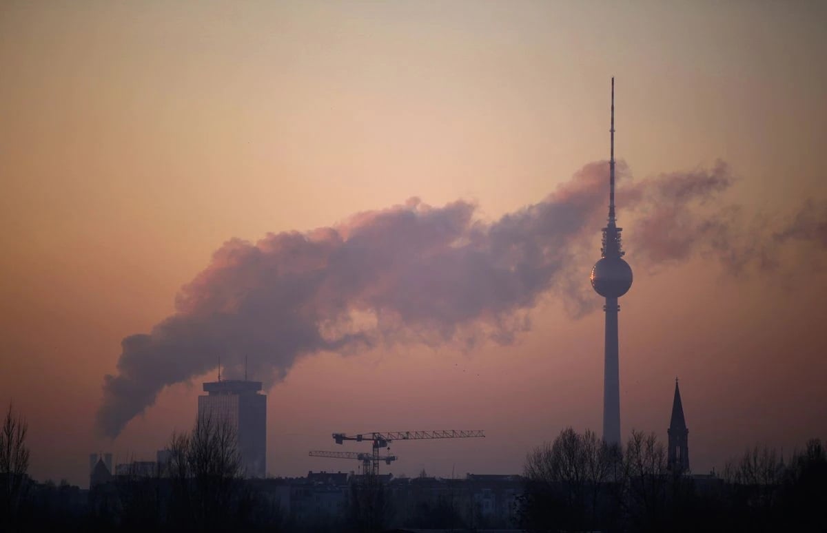 Η Ευρώπη βρίσκεται 21 χρόνια πίσω από το στόχο του 55% στη μείωση των εκπομπών αερίων