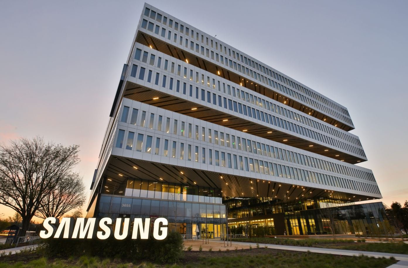 Ρεκόρ κερδών η Samsung χάρη στα τσιπ, τις OLED οθόνες και τα foldable smartphones