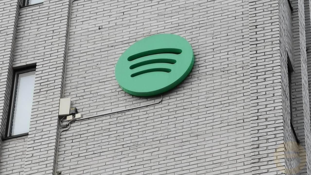 Το Spotify πήρε την πρωτιά της Apple σε ακροατές podcast