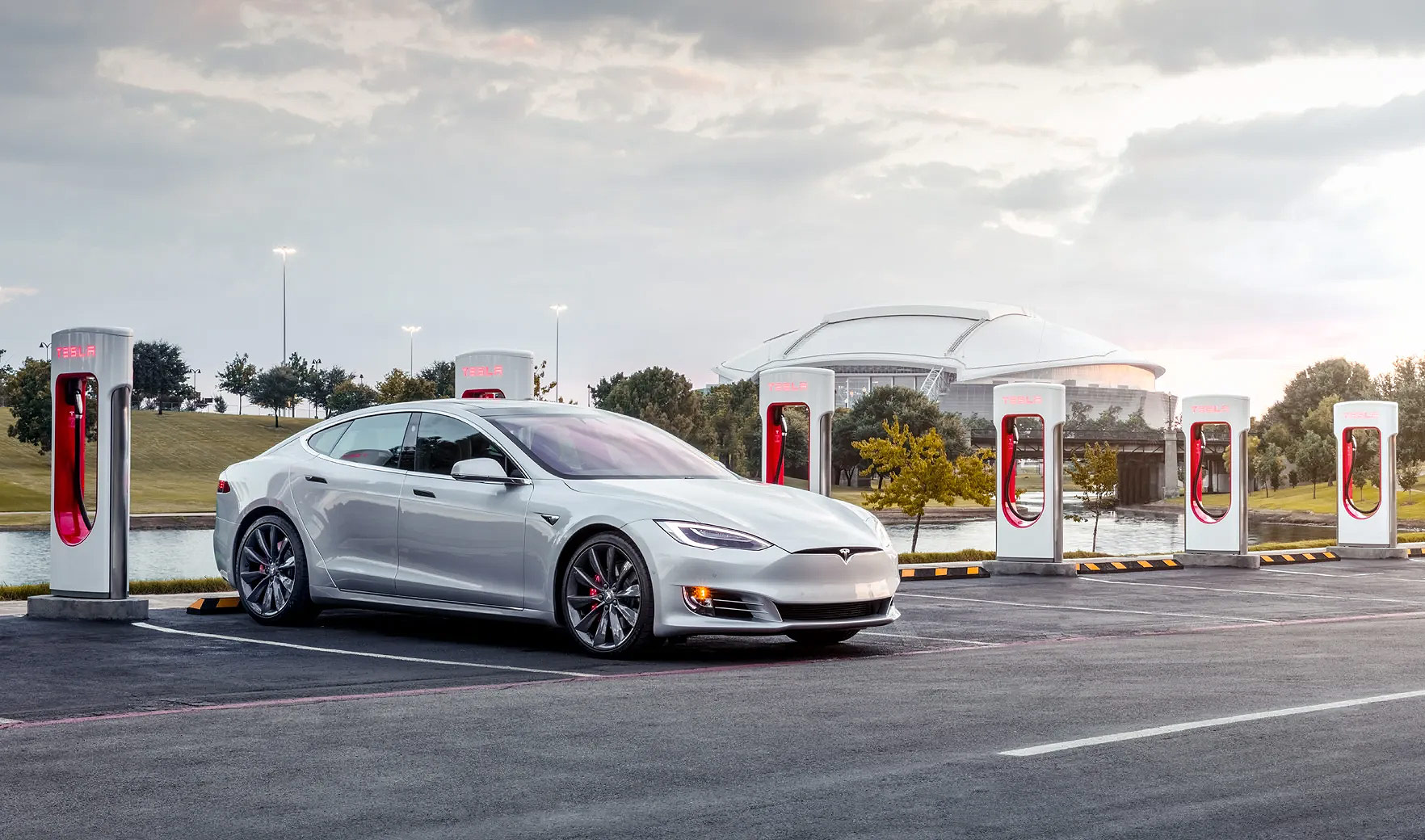 Η Tesla επιτρέπει για πρώτη φορά σε ιδιοκτήτες οχημάτων άλλων εταιρειών να χρησιμοποιήσουν το δίκτυο SuperCharger της