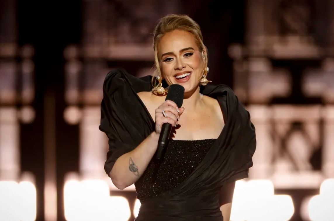 Η Adele ζήτησε να αφαιρεθεί η τυχαία αναπαραγωγή από τα άλμπουμ του Spotify, κι έτσι έγινε