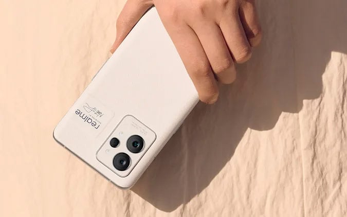 «Αίσθηση χαρτιού» προσφέρει το νέο Realme GT 2 Pro όταν το αγγίζεις