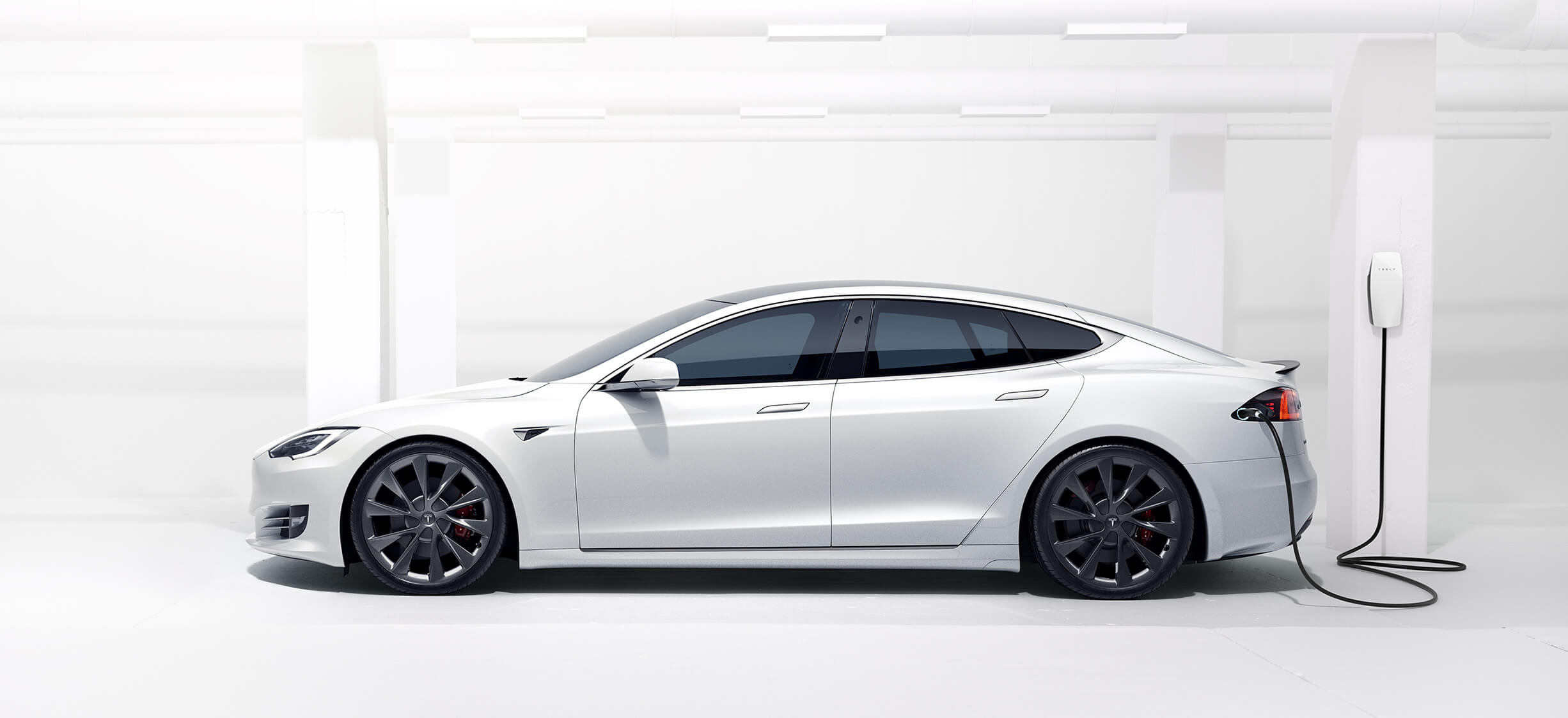 Η Tesla ανακαλεί 475.000 οχήματα Model 3 και Model S