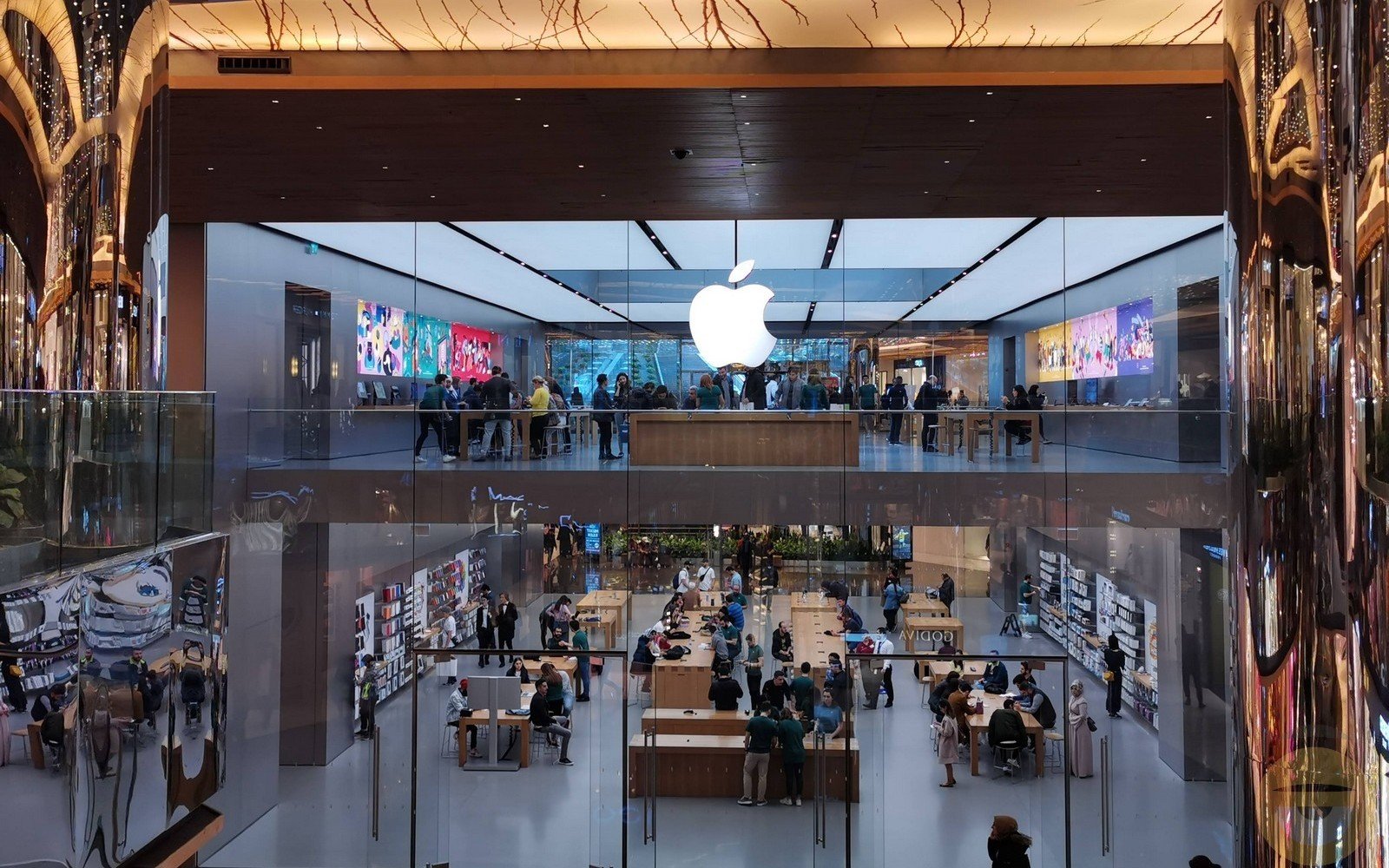 Η Apple γίνεται η πρώτη εταιρεία με αξία τριών τρισ. δολαρίων
