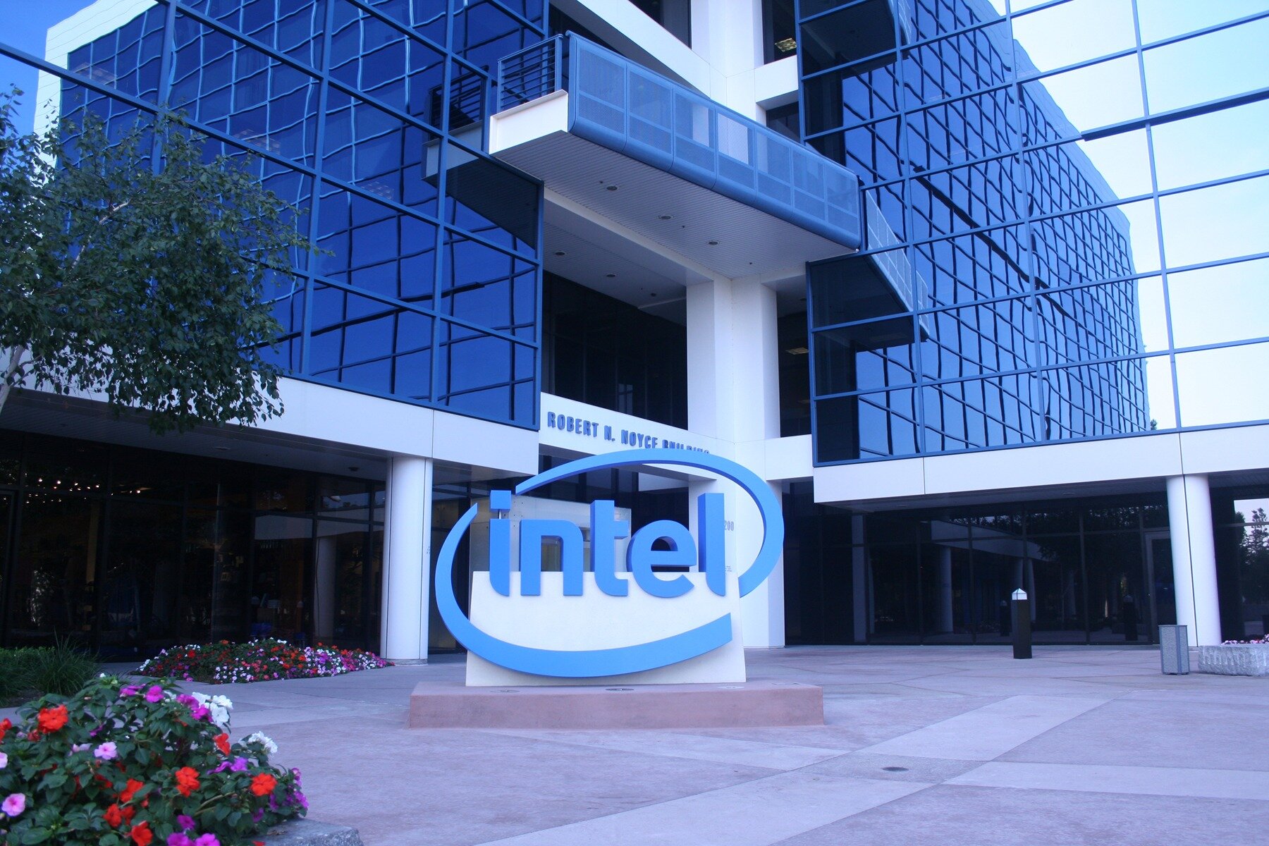 Πρόστιμο 1.05 δισεκατομυρίων ευρώ στην Intel για μονοπωλιακές τακτικές
