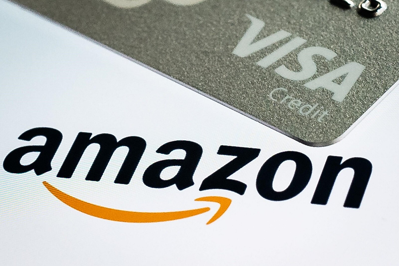 Η Amazon Αγγλίας δε θα αποκλείσει τελικά τη χρήση Visa πιστωτικών καρτών