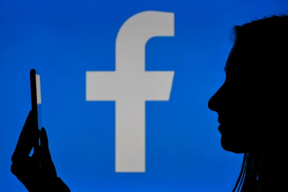 60 εταιρείες κατηγορούν το Facebook ότι απέρριψε άδικα διαφημίσεις γυναικείων προϊόντων