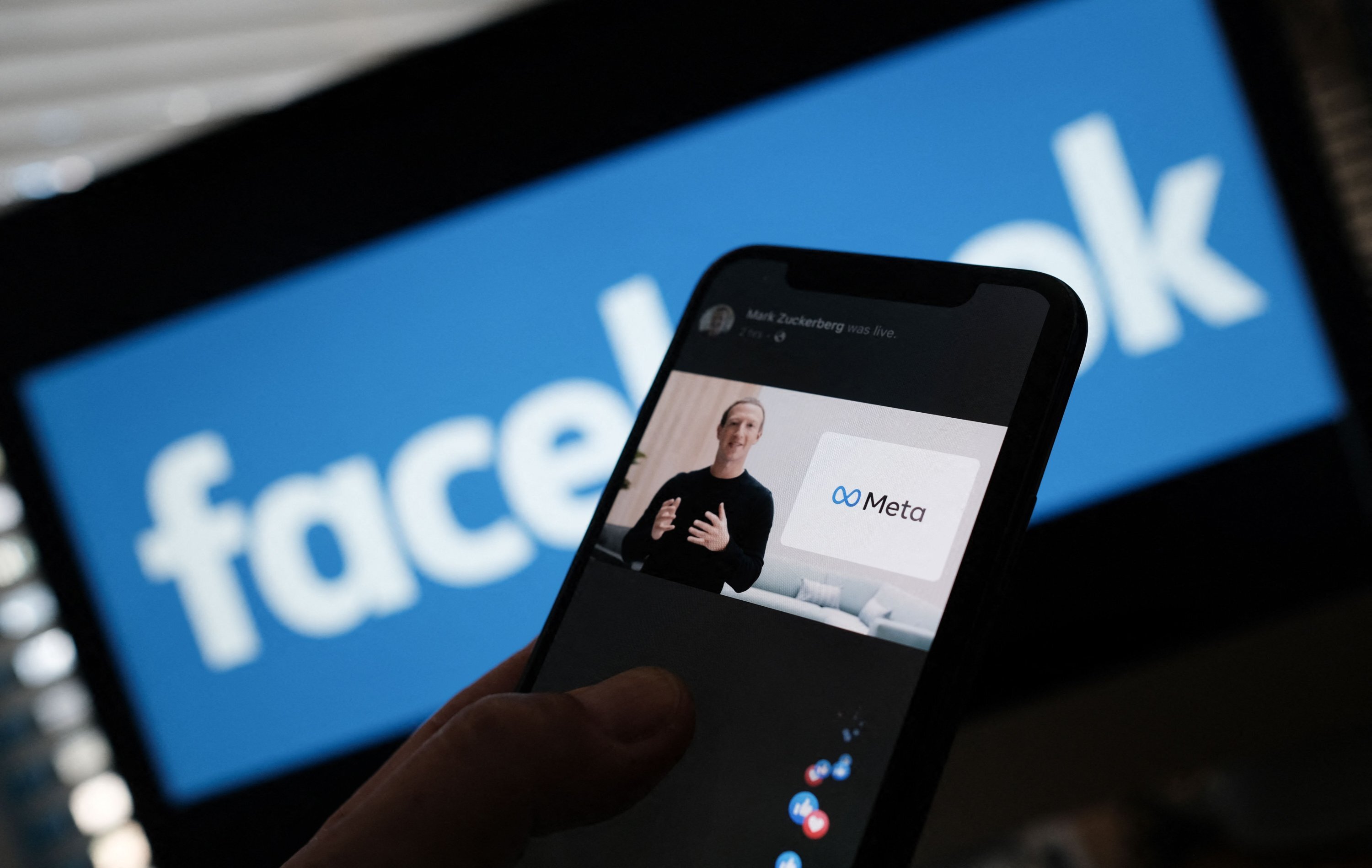 Για πρώτη φορά το Facebook ανακοινώνει σημαντική πτώση στους χρήστες που το χρησιμοποιούν καθημερινά