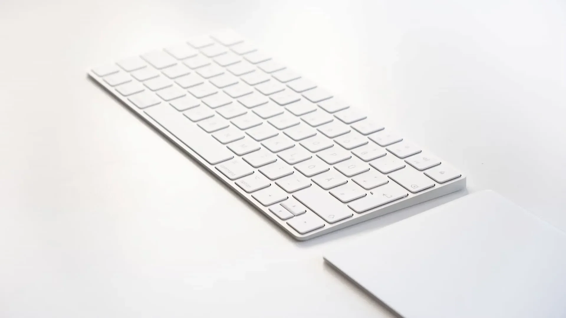 Η Apple «πατεντάρει» ένα Magic Keyboard με ενσωματωμένο υπολογιστή Mac για να φέρει το macOS σε κάθε οθόνη