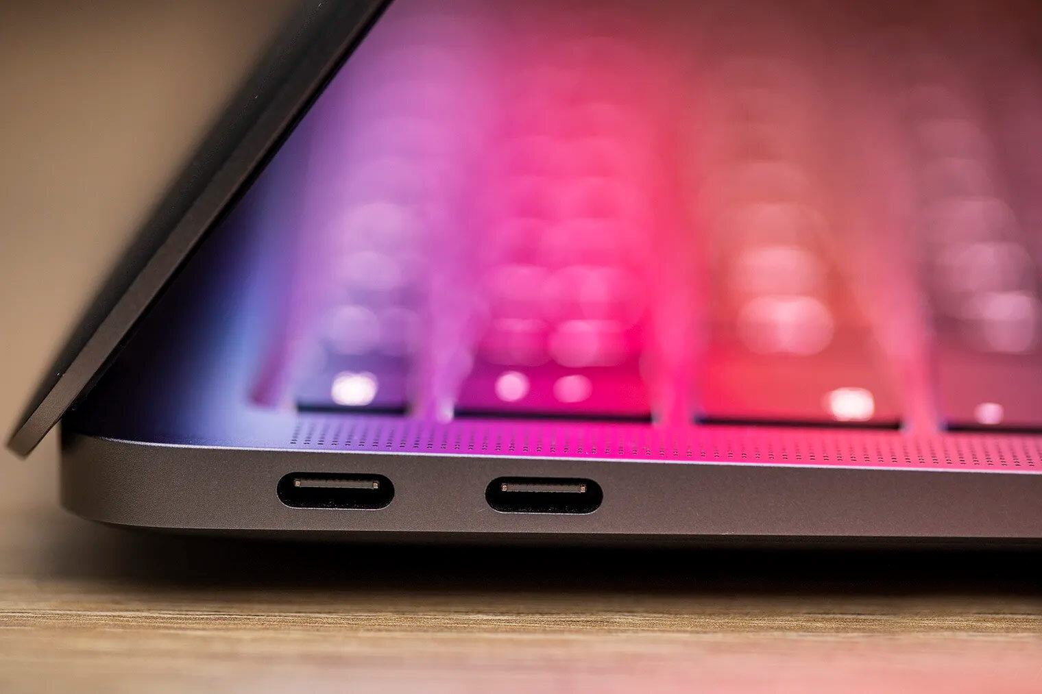 Φήμες ότι η Apple θα παρουσιάσει και ένα 15-ιντσών MacBook Air