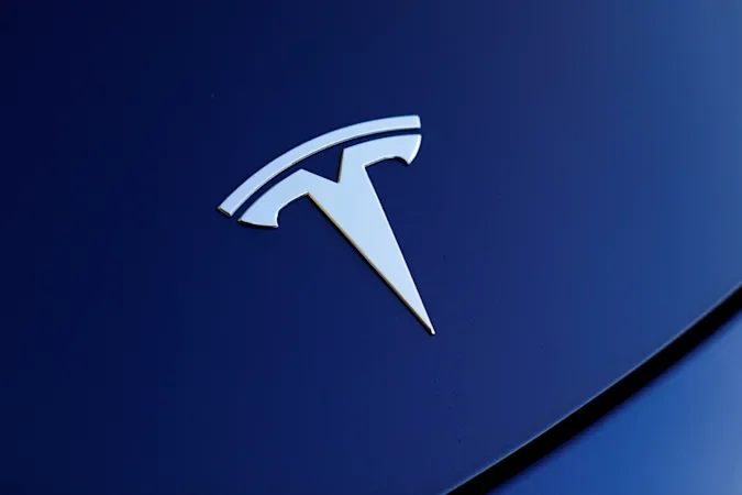 Η Tesla δεν θα συμπεριλαμβάνει φορητό φορτιστή με τις νέες αγορές των οχημάτων της
