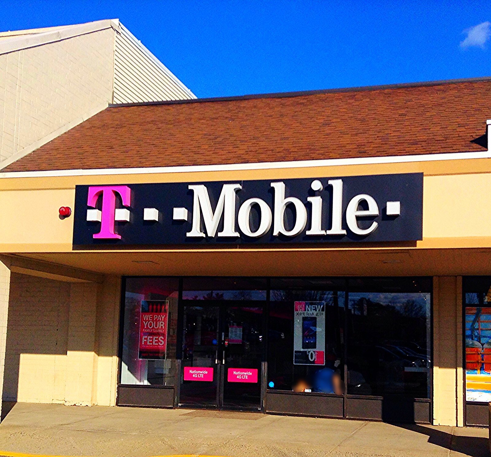 Περισσότερες πληροφορίες για "H Τ-Mobile πουλάει κανονικά πλέον δεδομένα πελατών της σε εταιρείες"