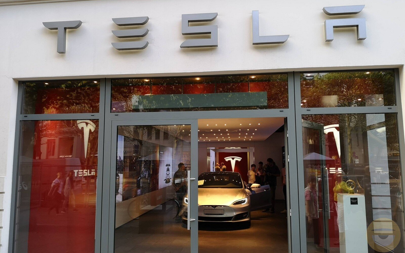 Σε χιλιάδες απολύσεις θα προχωρήσει η Tesla