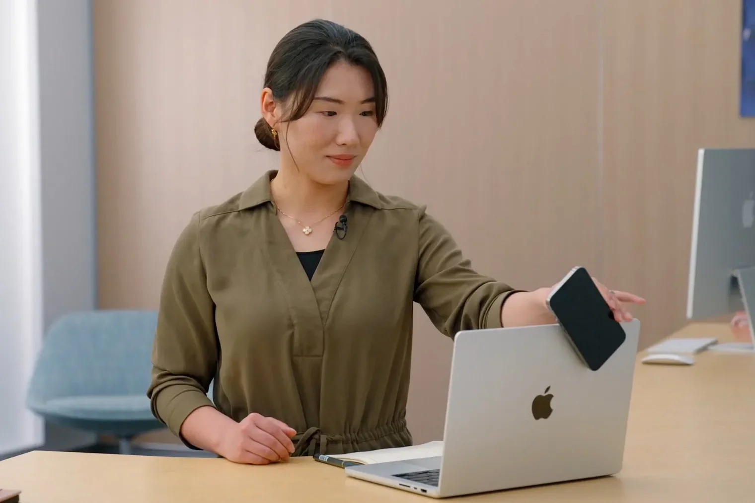 Περισσότερες πληροφορίες για "Η Apple εξηγεί πως μπορούν οι χρήστες να αξιοποιήσουν πλήρως το iPhone τους ως webcam στο Mac"