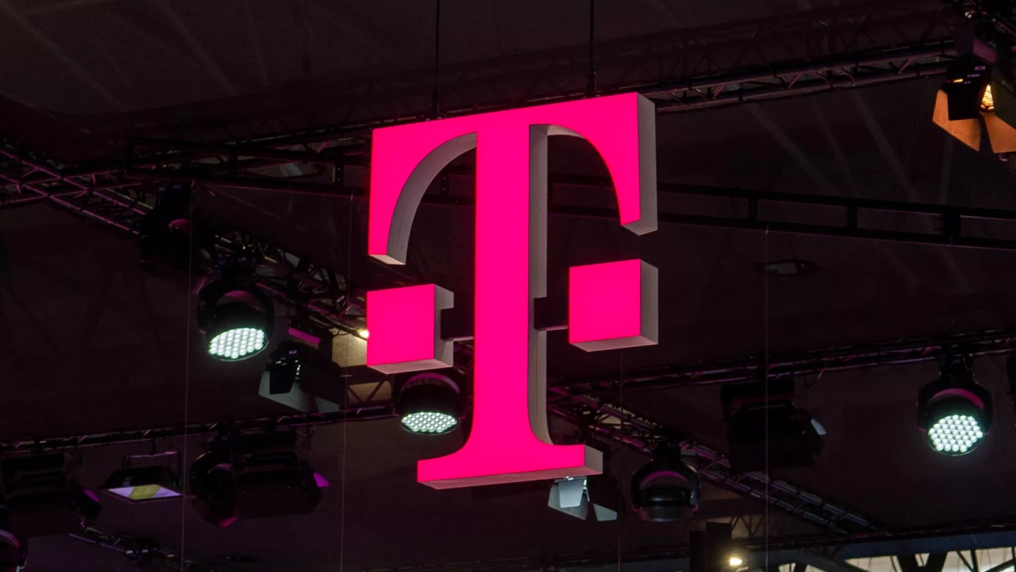 $350 εκ. θα πληρώσει στους πελάτες της η T-Mobile για την περσινή διαρροή δεδομένων