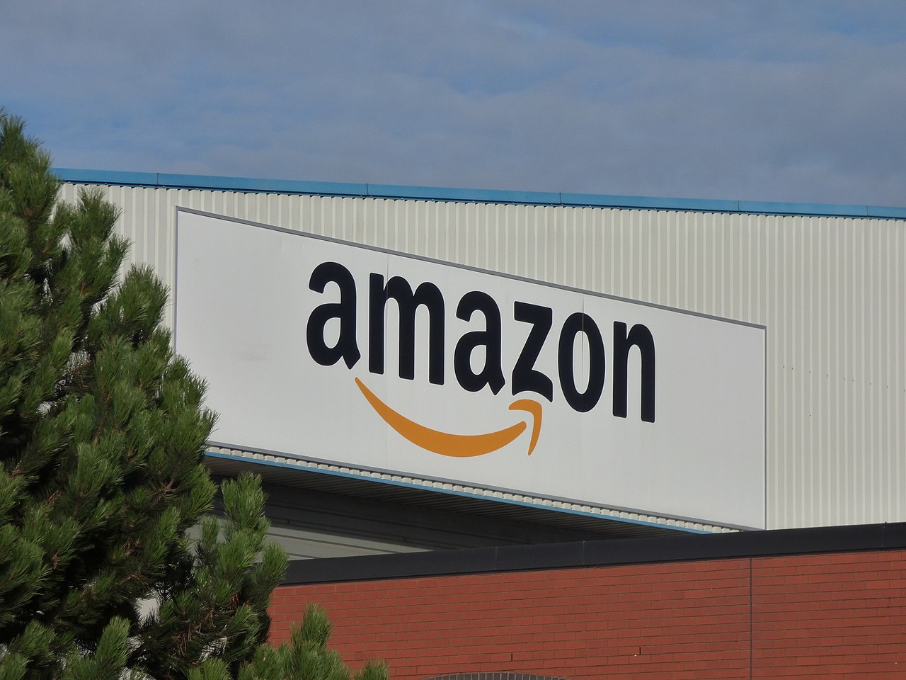 Η Amazon συμβιβάζεται με τις υποδείξεις της Κομισιόν για τον ανταγωνισμό