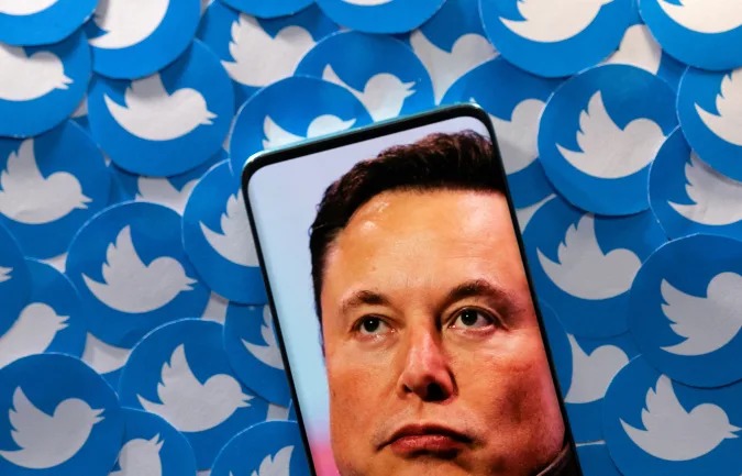 O Elon Musk προσπαθεί να ακυρώσει τη συμφωνία εξαγοράς του Twitter