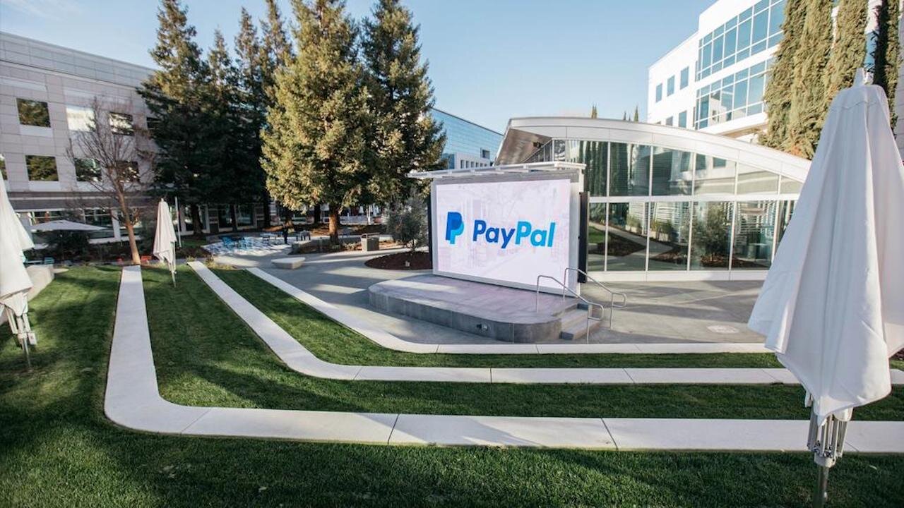 Το PayPal κλείνει δημοφιλές παραθυράκι στο σύστημα πληρωμών για επιχειρήσεις