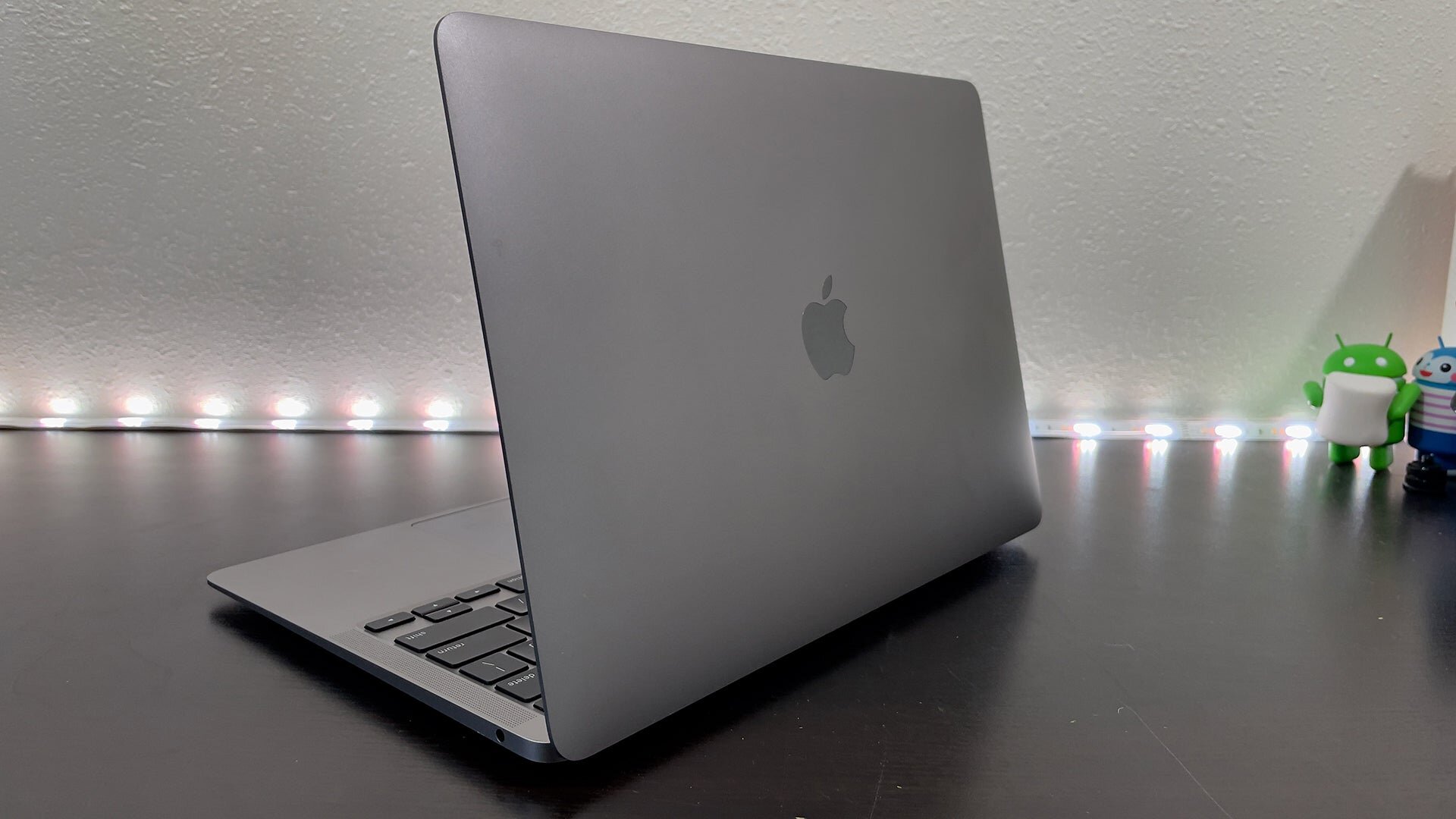 Macbook Air M1 In 2025 - Lucas Lawrence